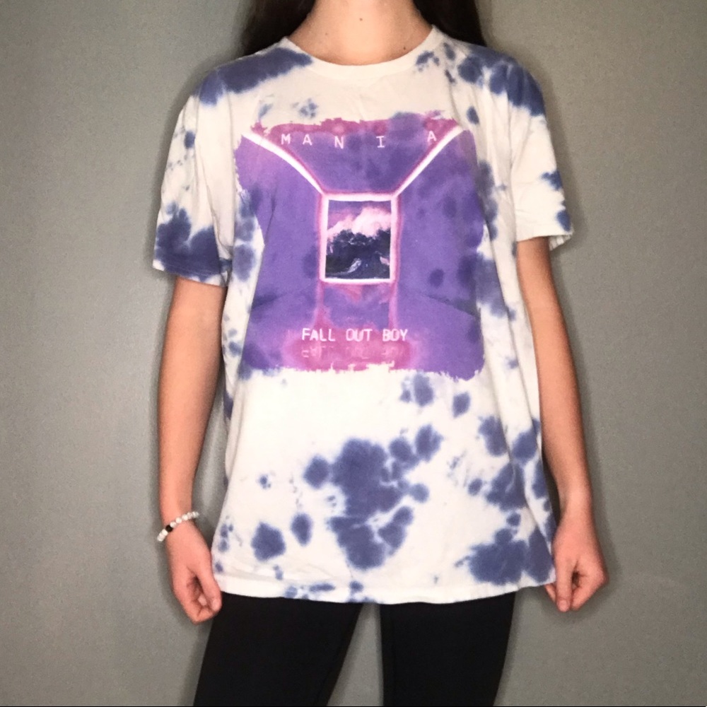 🔵3/$15🔵Hot Topic tie-dye Fall Out Boy graphic